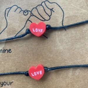 2PCS Letter Detail Heart Decor multicolor pinkly promise , red black love ❤️
